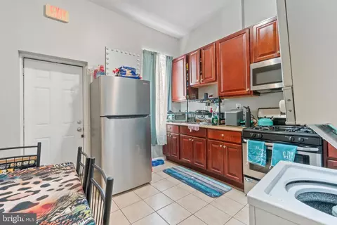 Entry Way - 2018 Mcculloh St, Baltimore, MD 21217 photo 1 of 3
