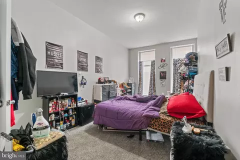 Bedroom - 2018 Mcculloh St, Baltimore, MD 21217 photo 1 of 4