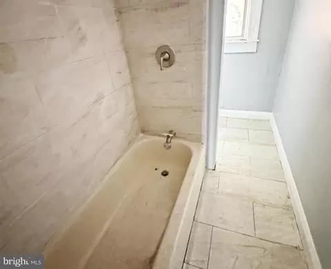 Entry Way - 2721 Pelham Ave, Baltimore, MD 21213 photo 4 of 4