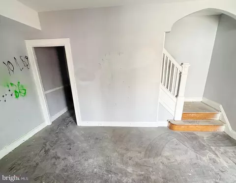 Entry Way - 2721 Pelham Ave, Baltimore, MD 21213 photo 1 of 4