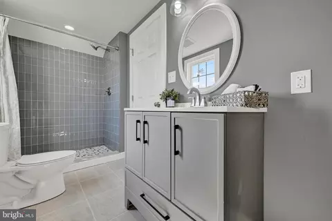 Bath - 5101 Ardmore Way, Baltimore, MD 21206 photo 2 of 3