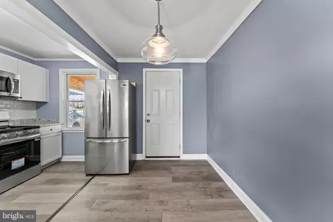 Entry Way - 3693 Kenyon Ave, Baltimore, MD 21213 photo 4 of 10