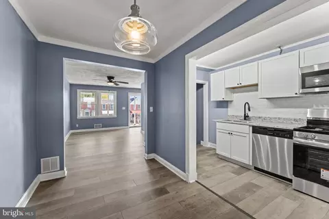 Entry Way - 3693 Kenyon Ave, Baltimore, MD 21213 photo 1 of 10