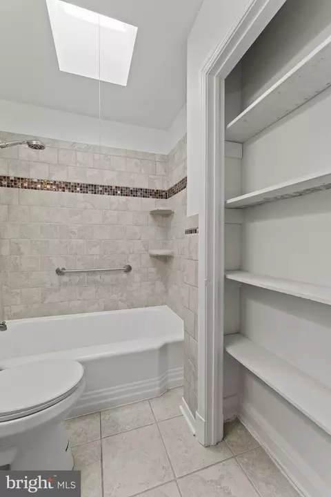 Bath - 3693 Kenyon Ave, Baltimore, MD 21213 photo 2 of 3