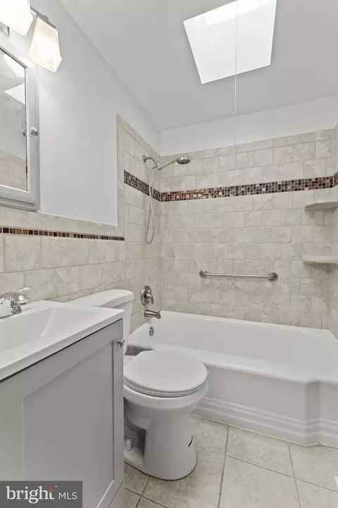 Bath - 3693 Kenyon Ave, Baltimore, MD 21213 photo 3 of 3