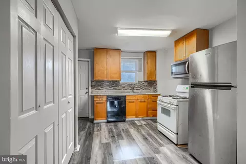 Entry Way - 2858 Harlem Ave, Baltimore, MD 21216 photo 1 of 6