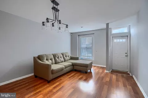 Living - 2858 Harlem Ave, Baltimore, MD 21216 photo 3 of 4
