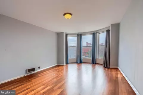 Living - 2858 Harlem Ave, Baltimore, MD 21216 photo 4 of 4