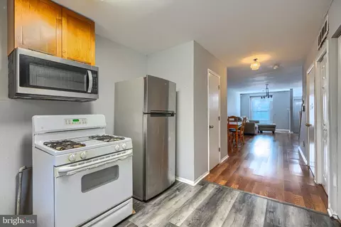 Entry Way - 2858 Harlem Ave, Baltimore, MD 21216 photo 2 of 6