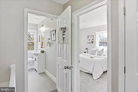 Entry Way - 1300 Pentridge Rd, Baltimore, MD 21239 photo 3 of 4