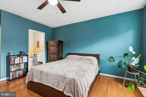Bedroom - 4346 Falls Rd, Baltimore, MD 21211 photo 4 of 5