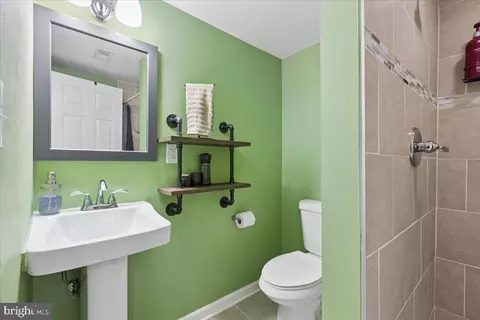 Bath - 4346 Falls Rd, Baltimore, MD 21211 photo 3 of 4