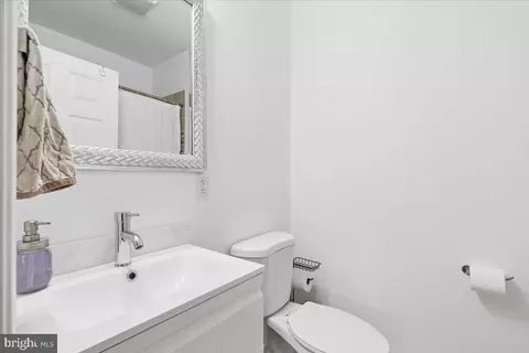 Bath - 4346 Falls Rd, Baltimore, MD 21211 photo 1 of 4