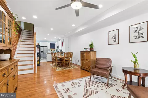 Entry Way - 4346 Falls Rd, Baltimore, MD 21211 photo 4 of 6