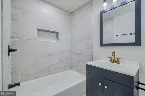 Bath - 3916 Erdman Ave, Baltimore, MD 21213 photo 6 of 7