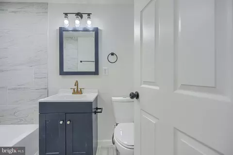 Bath - 3916 Erdman Ave, Baltimore, MD 21213 photo 5 of 7