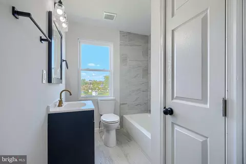 Bath - 3916 Erdman Ave, Baltimore, MD 21213 photo 1 of 7