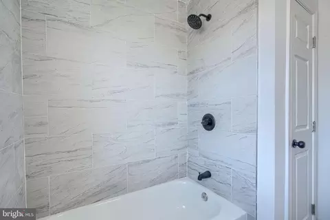 Bath - 3916 Erdman Ave, Baltimore, MD 21213 photo 3 of 7