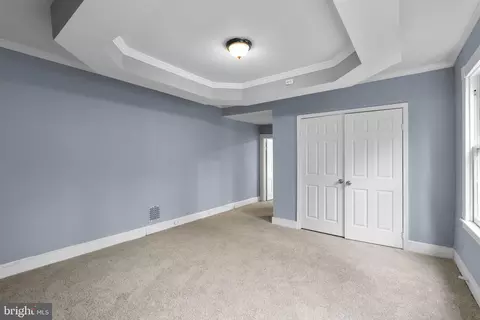 Entry Way - 109 S Augusta Ave, Baltimore, MD 21229 photo 5 of 8