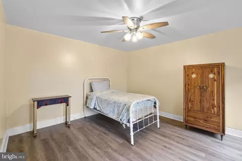 Bedroom - 109 S Augusta Ave, Baltimore, MD 21229 photo 8 of 10