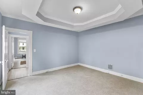 Entry Way - 109 S Augusta Ave, Baltimore, MD 21229 photo 6 of 8