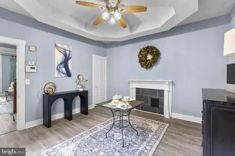 Entry Way - 109 S Augusta Ave, Baltimore, MD 21229 photo 2 of 8