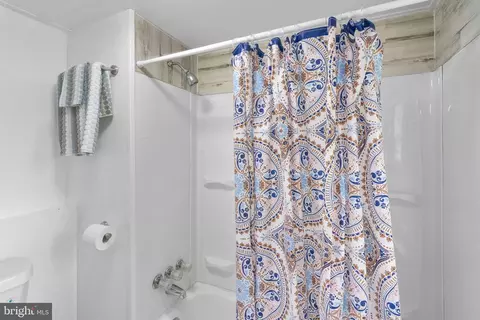 Bath - 109 S Augusta Ave, Baltimore, MD 21229 photo 1 of 2
