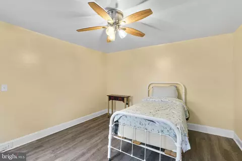 Bedroom - 109 S Augusta Ave, Baltimore, MD 21229 photo 9 of 10