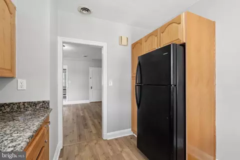 Entry Way - 905 N Warwick Ave, Baltimore, MD 21216 photo 3 of 8