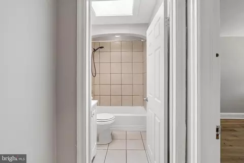 Entry Way - 905 N Warwick Ave, Baltimore, MD 21216 photo 6 of 8