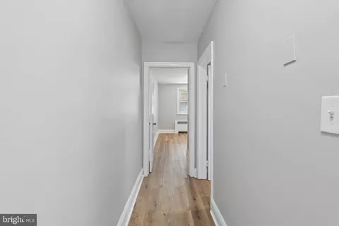 Entry Way - 905 N Warwick Ave, Baltimore, MD 21216 photo 5 of 8