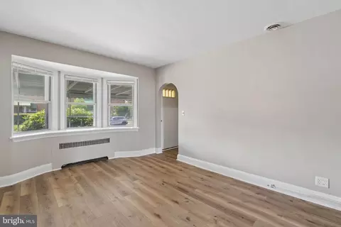 Living - 905 N Warwick Ave, Baltimore, MD 21216 photo 1 of 7