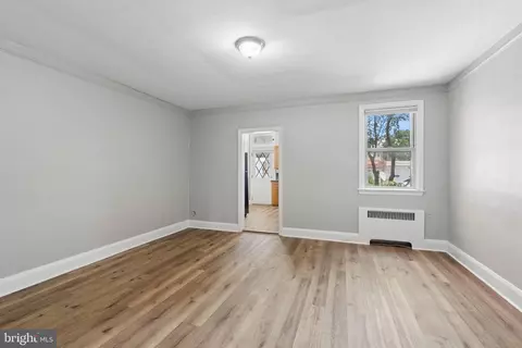 Living - 905 N Warwick Ave, Baltimore, MD 21216 photo 5 of 7