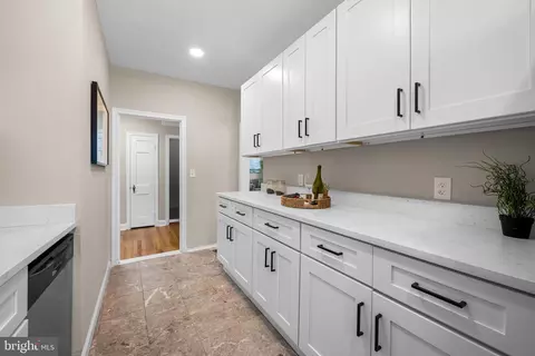 Entry Way - 315 E Cold Spring Ln, Baltimore, MD 21212 photo 2 of 3