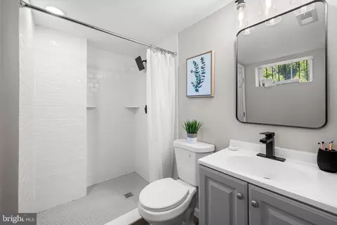 Bath - 315 E Cold Spring Ln, Baltimore, MD 21212 photo 3 of 3