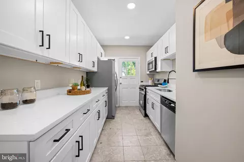 Entry Way - 315 E Cold Spring Ln, Baltimore, MD 21212 photo 1 of 3