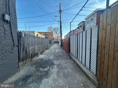 Entry Way - 307 S Mount St, Baltimore, MD 21223 photo 6 of 6