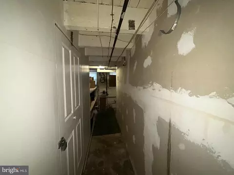 Entry Way - 307 S Mount St, Baltimore, MD 21223 photo 4 of 6