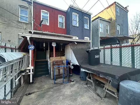 Exterior - 307 S Mount St, Baltimore, MD 21223 photo 2 of 3