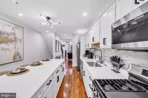 Entry Way - 2028 E Preston St, Baltimore, MD 21213 photo 2 of 10
