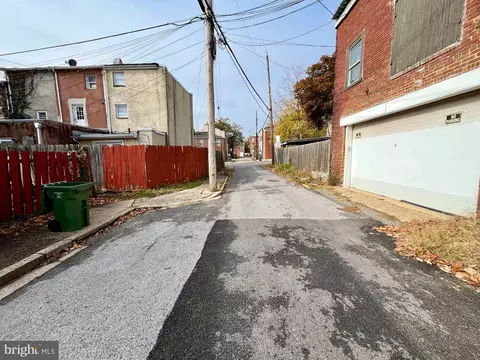 856 Lemmon St, Baltimore, MD 21201 photo 4
