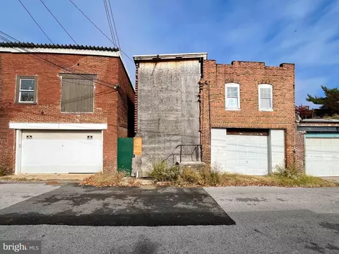 856 Lemmon St, Baltimore, MD 21201 photo 3
