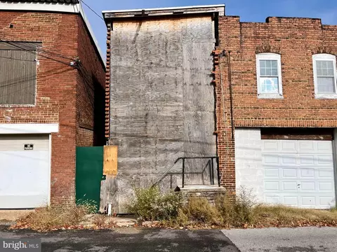 856 Lemmon St, Baltimore, MD 21201 photo 2