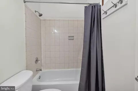 Bath - 738 E Fort Ave, Baltimore, MD 21230 photo 8 of 9
