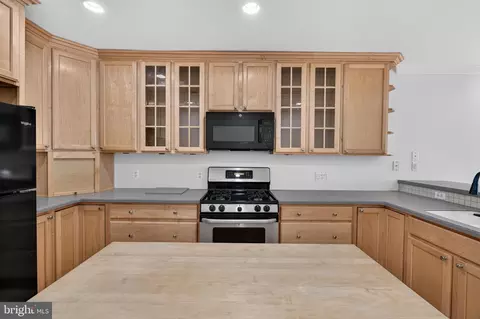 Kitchen - 738 E Fort Ave, Baltimore, MD 21230 photo 2 of 3