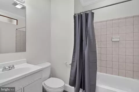 Bath - 738 E Fort Ave, Baltimore, MD 21230 photo 3 of 9