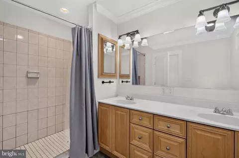 Bath - 738 E Fort Ave, Baltimore, MD 21230 photo 5 of 9