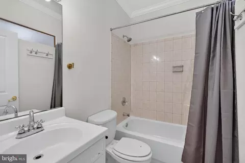 Bath - 738 E Fort Ave, Baltimore, MD 21230 photo 7 of 9