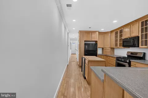 Entry Way - 738 E Fort Ave, Baltimore, MD 21230 photo 1 of 8