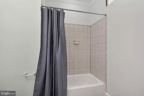 Bath - 738 E Fort Ave, Baltimore, MD 21230 photo 6 of 9